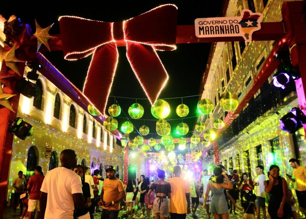 Natal do Maranhão Show de cores e luzes abrilhantam decoração na Rua