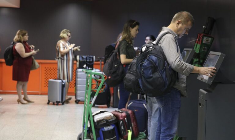 passageiros no aeroporto