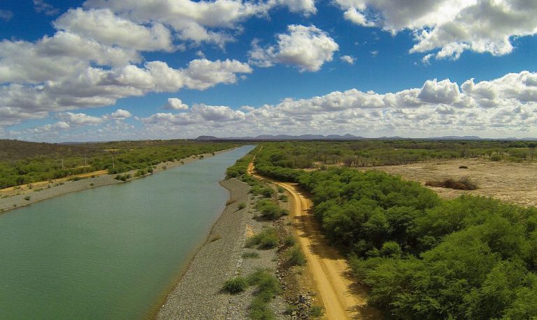 A transposição amenizou o problema da água no semirário do Nordeste.