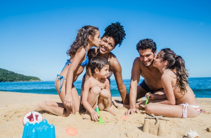 Feriado é bom para praia em familia