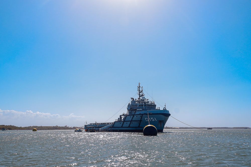 Navio Fragata inauguando Porto Piauí