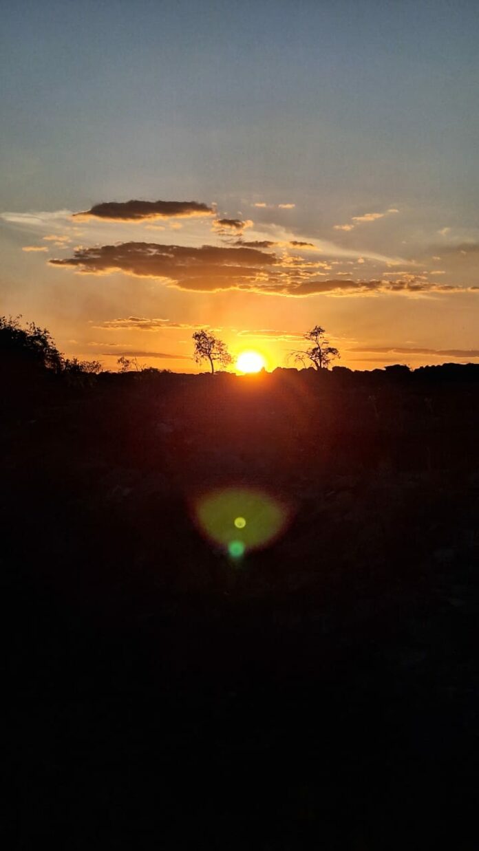 Pór do Sol no Lajedo do Rosário em Felipe Guerra em foto do ator Henrique Fraga.