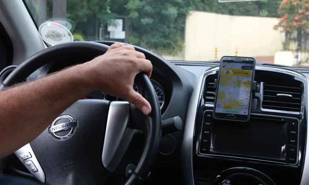 Motorista de APP fot Rovena Rosa Agência Brasil