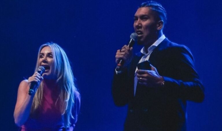 Roberto Firmino virou pastor