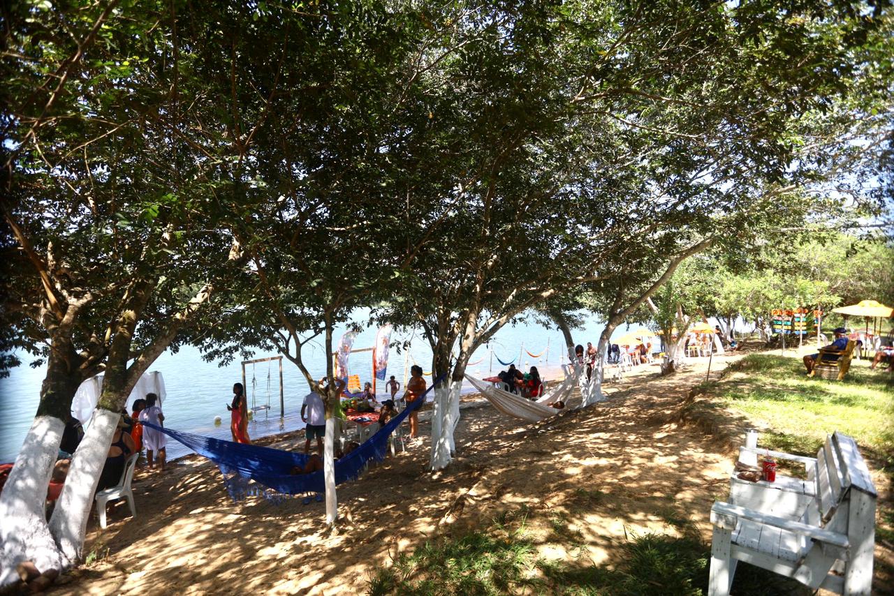 Na Croa do Rio Belo, na Ilha do Imperador, parada para um banho refrescante Foto Max Carlos