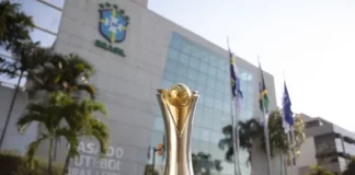 taça da série D na frente da CBF