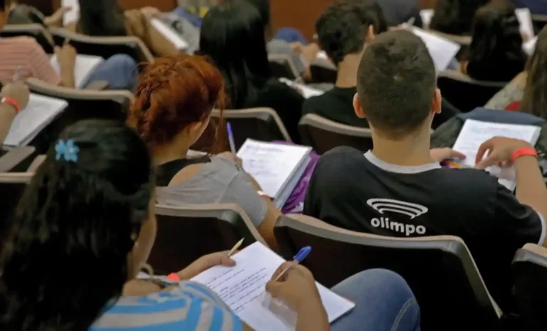 Estudantes se preparando para o Enem © Wilson Dias/Agência Brasil