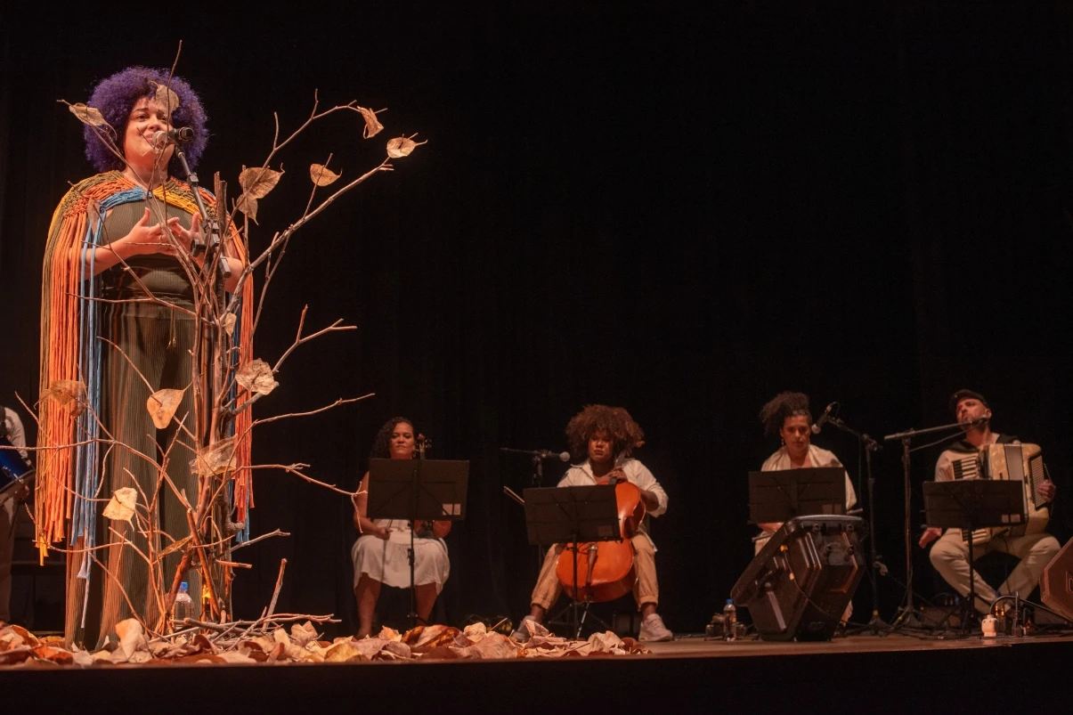 André Telles / BNDESA artista interpreta músicas do seu primeiro álbum, "Segredo de Passarinho"