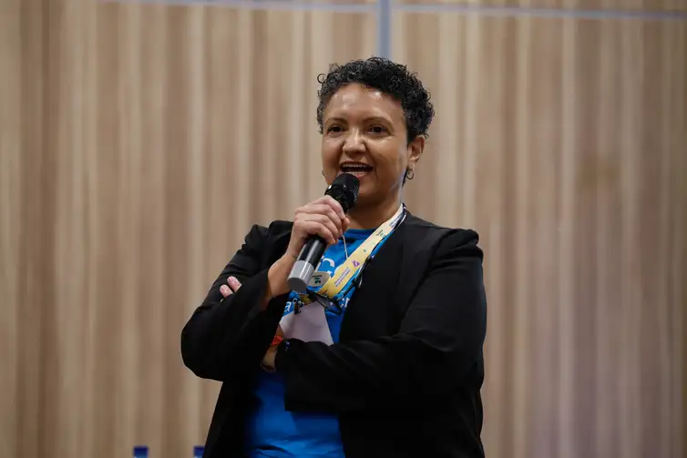 A oficial de Educação do Unicef, Erondina Silva, fala no seminário Desafios e Experiências da Educação no Nordeste.. Foto: Tânia Rêgo/Agência Brasil