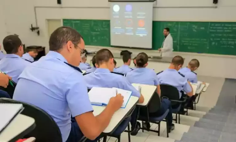 Estudantes do ITA em sala de aula. Foto: FAB