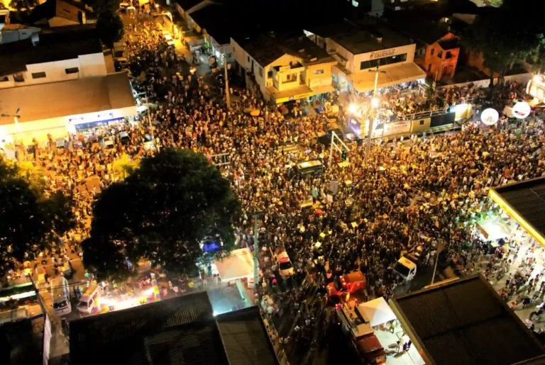 Praça das Muriçocas. Foto: Guto Zafalan