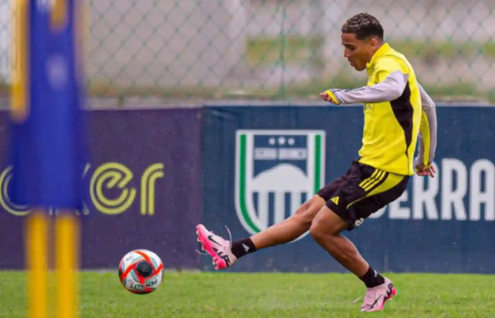 Flamengo treinando em Campina Grande.  Foto: Paula Reis /CRF