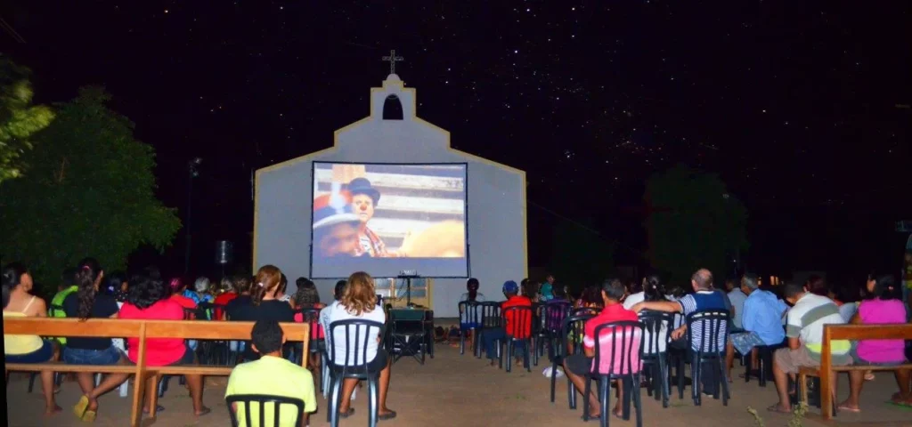 Linda cena recente de evento do cinesolar - foto com estrela