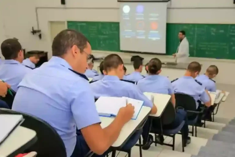 Estudantes do ITA em sala de aula. Foto: FAB