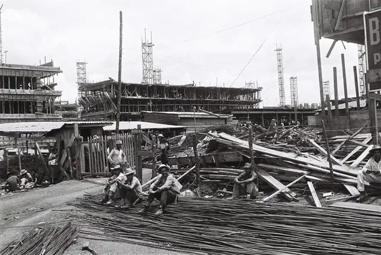 Canteiro de obras em superquadra de Brasília Foto Mário Fontenelle Arquivo Público do DF