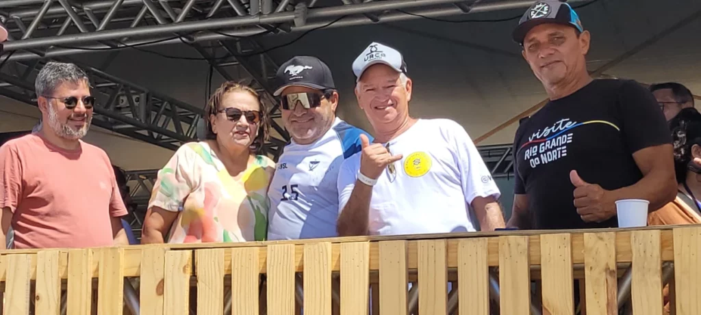 Cezinha da SEL, Governadora Fátima, Luizinho Ferreira,Tunino Borges FesurfRN e Fernando Duarte, bisavô e competidor líder legends foto Chico Padilha