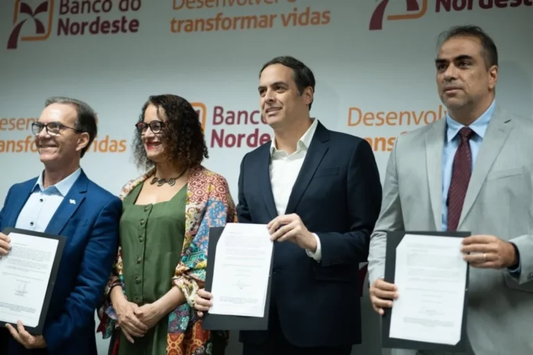 Décio Lima, Lucina Santos, Paulo Câmara e Vicente Di Gioia assinam convênio que garante recursos de R$ 120 milhões para FIP Nordeste