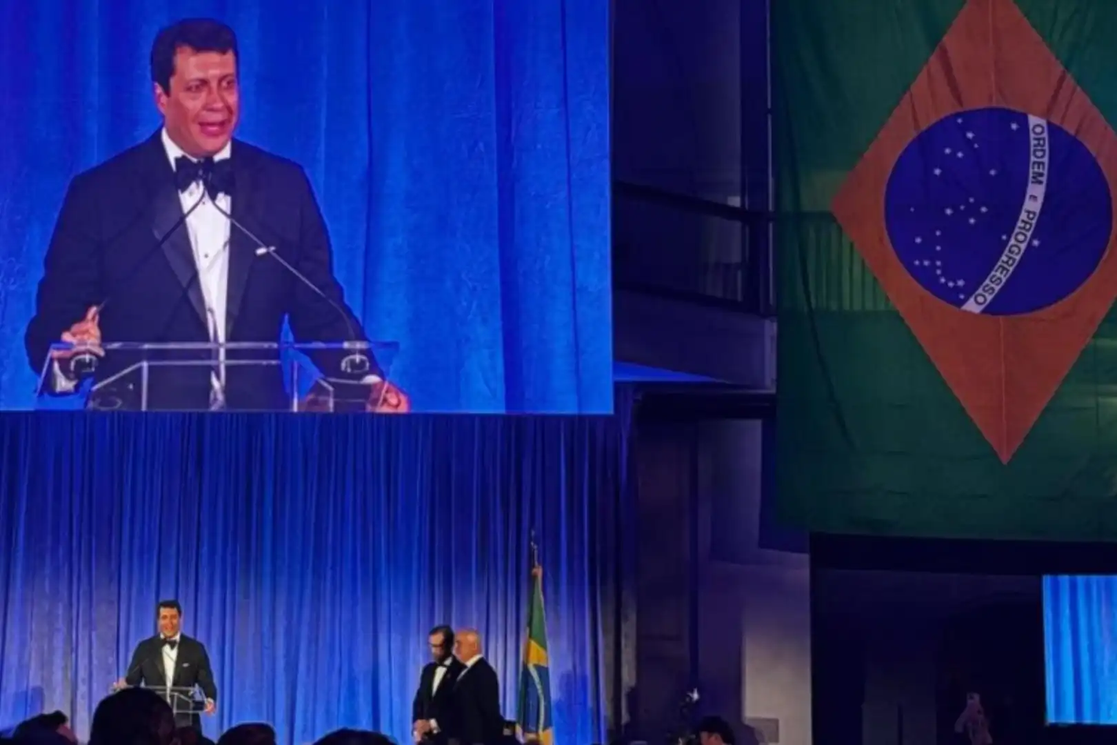 Fabricio Bloisi discursa ao receber o prêmio. Foto: Divulgação/Instagram
