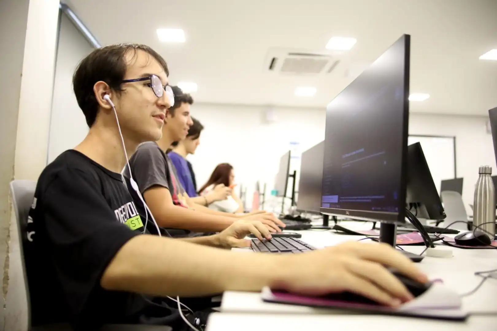 Atualmente, o Brasil tem um déficit de formar 26 mil programadores por ano. Foto: governo do MS