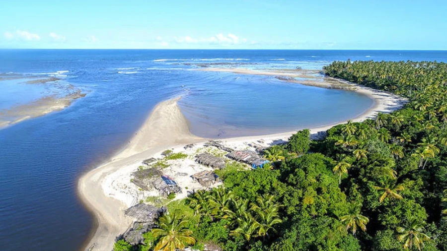 Ponta-dos-Castelhanos-na-Ilha-de-Boipeba