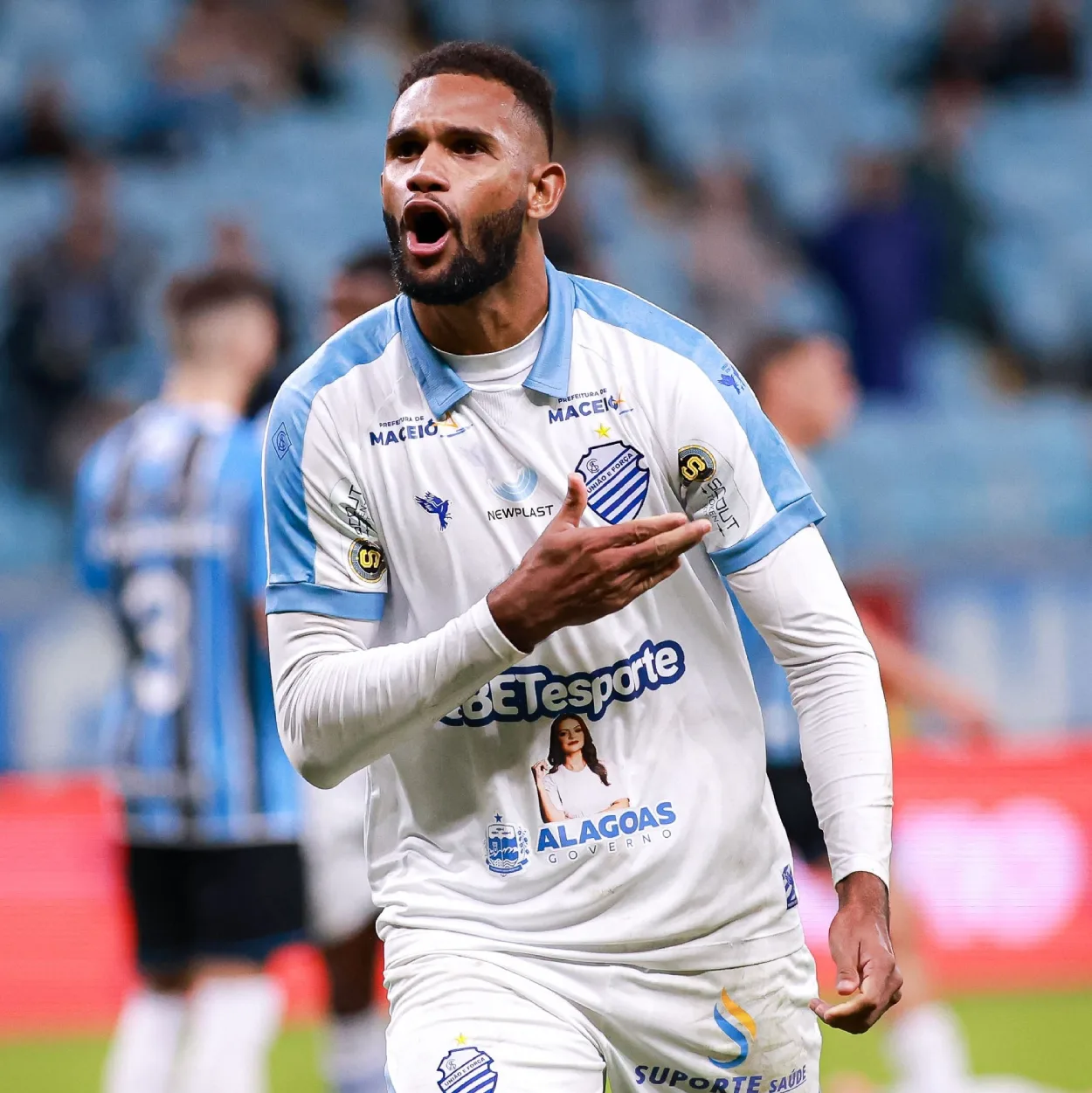Islan do CSA comemora classificacao na Copa do Brasil