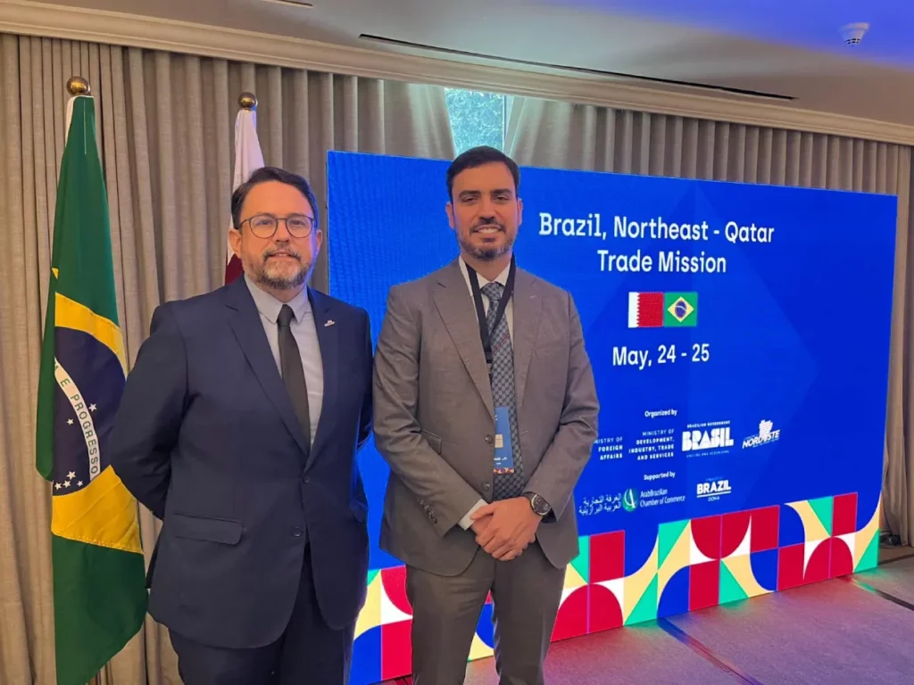 secretáriodeDesenolvimentoEconômicodePernambuco_GuilhermeCavalcanti_e_diretor-presidente do Porto de Suape, ArmandoMonteiroBisneto_emmissaodoconsorcioNordestenoOrienteMédio