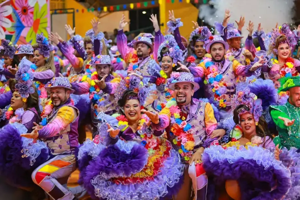 quadrilha junina dançando