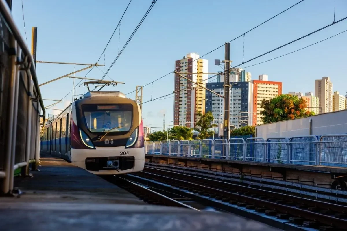 trem chegando na estação