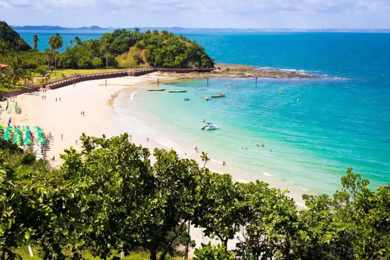 mar, areia e costa verde