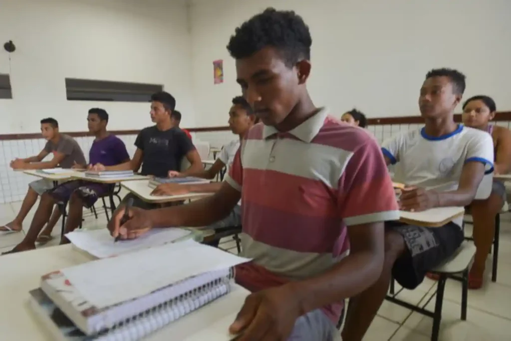 Estudantes negros em sala de aula. Foto: Governo Federal