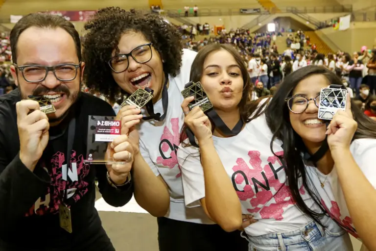Medalhistas de edições anteriores da Olimpíada na Unicamp. Foto: Pedro Amatuzzi/Divulgação