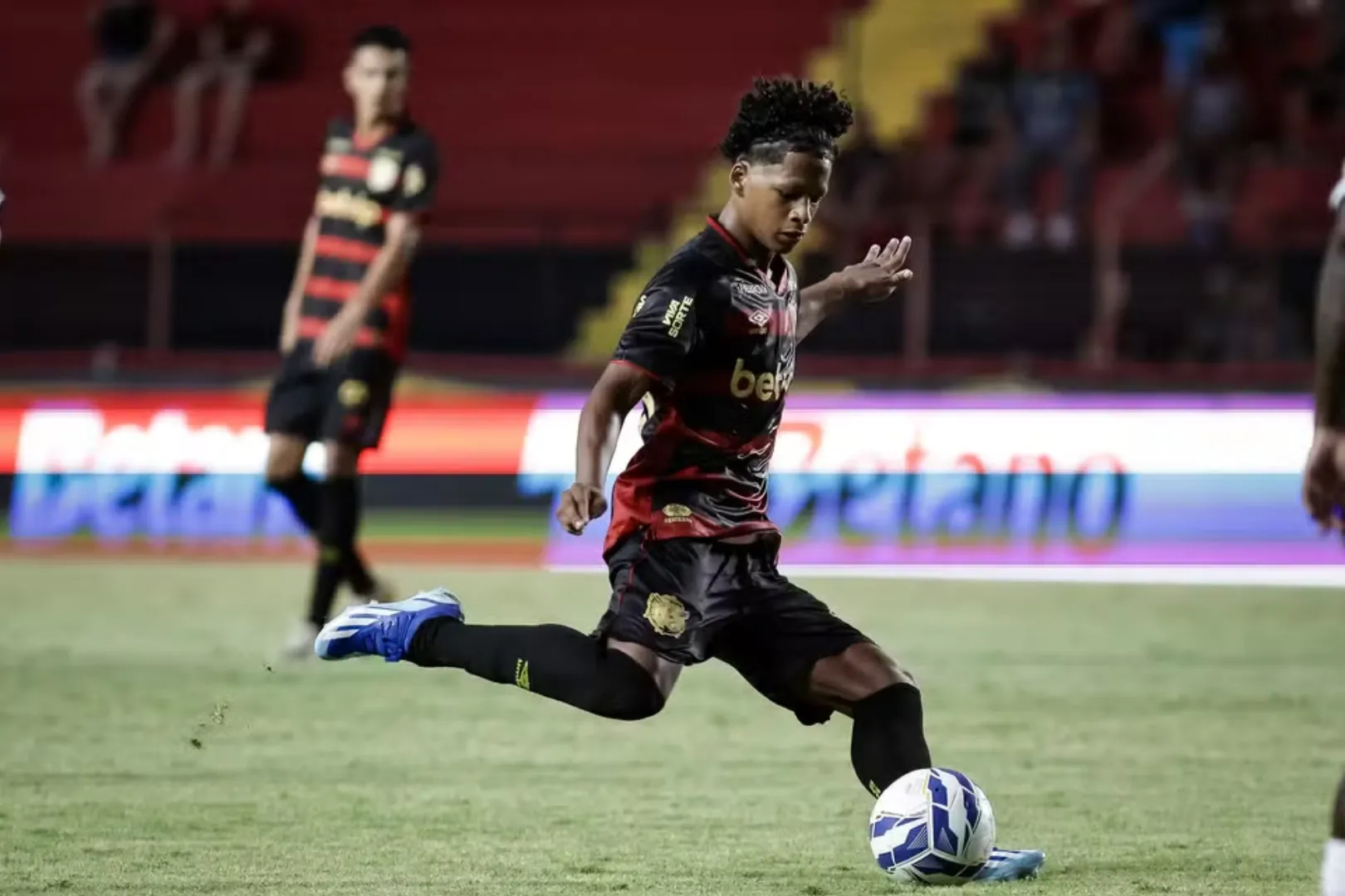 Zé Lucas jogando pelo Sport. Foto: Paulo Paiva / Sport Recife