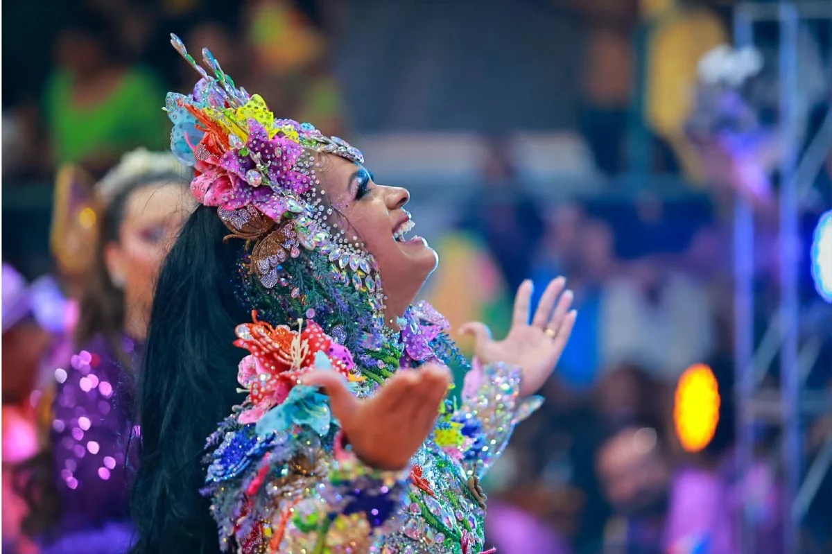 participapente da quadrilha comemorrando