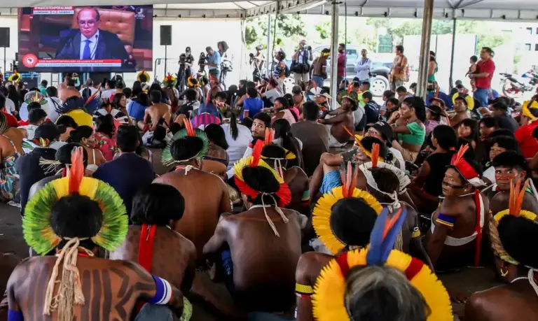 indios na frente