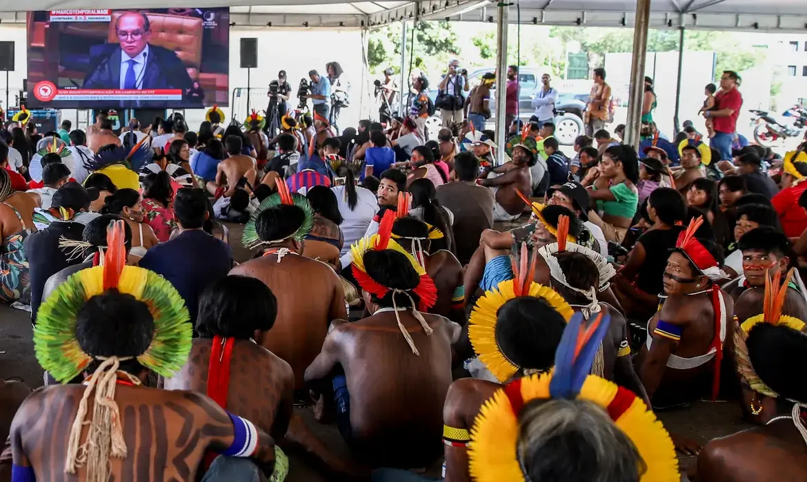 indios na frente