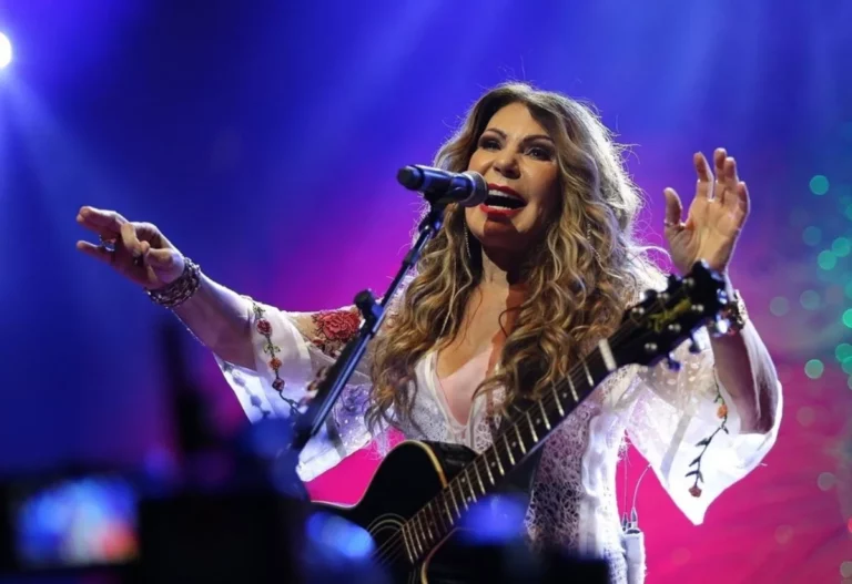 elba cantando