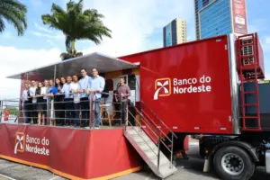 autoridades em stand do bnb em evento
