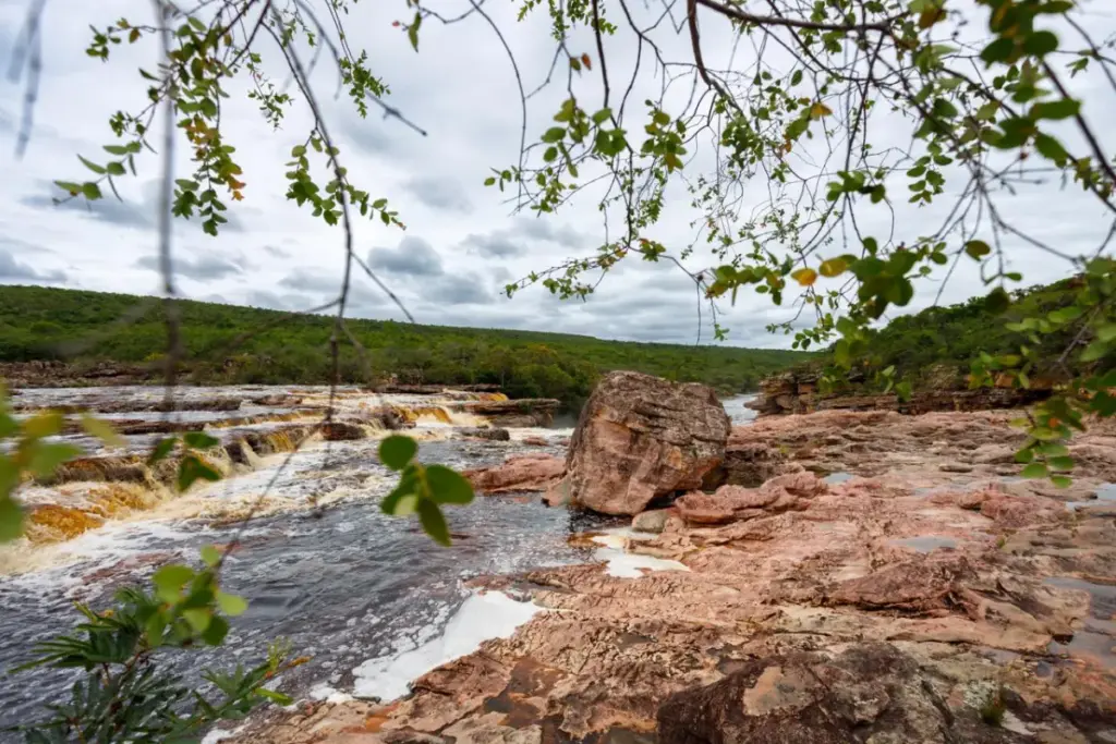 rio em corredeiras na chapada diamantina