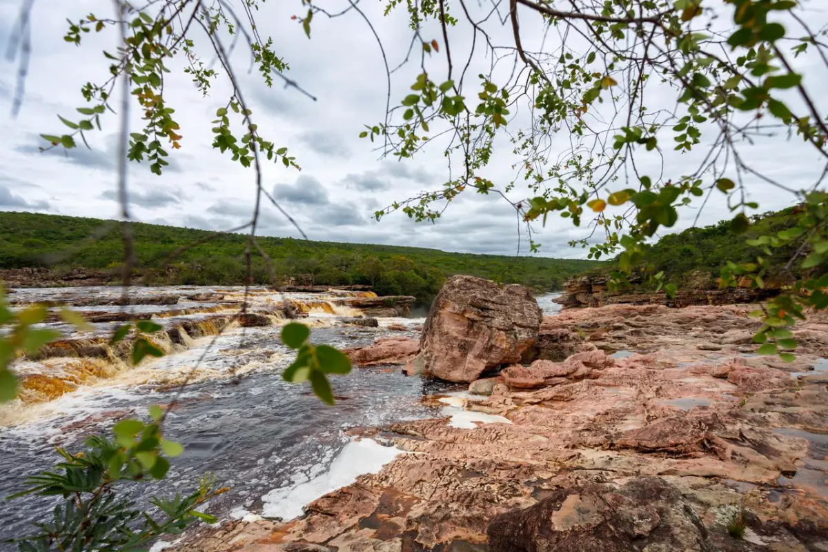 rio em corredeiras na chapada diamantina