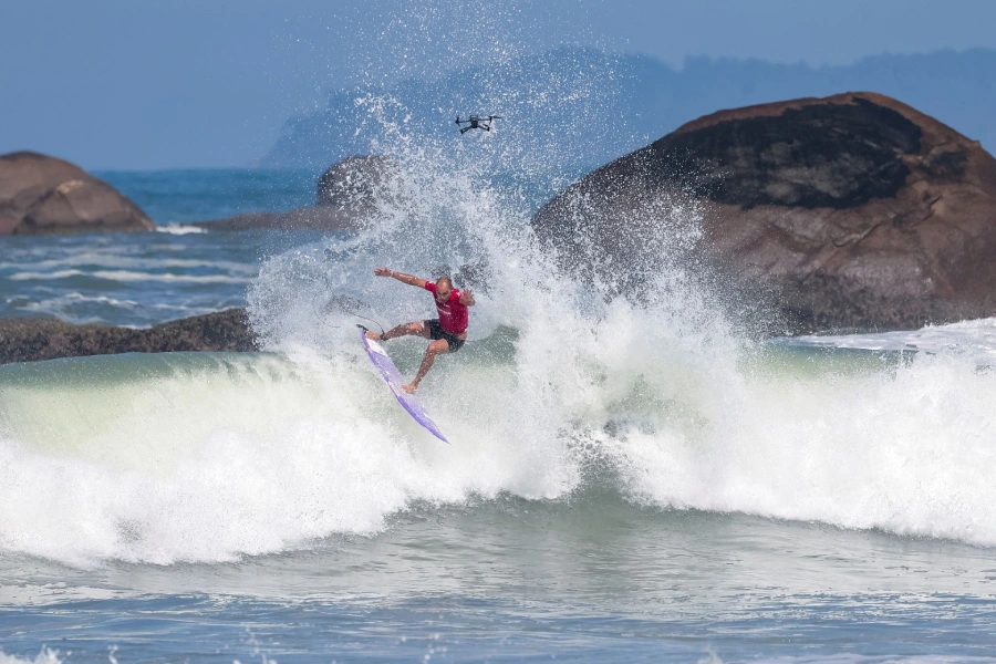 Luel Felipe em ação no mar