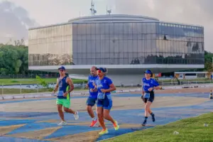 corredores na frente do estação ciencia e arte em joao pessoa