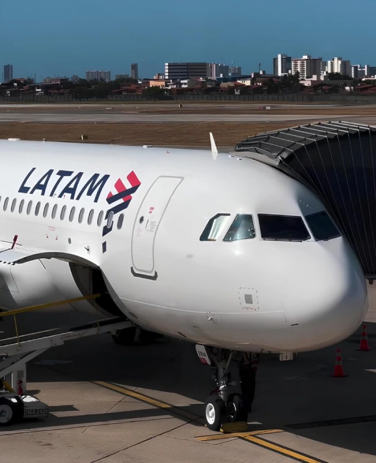 AVIÃO PARADO