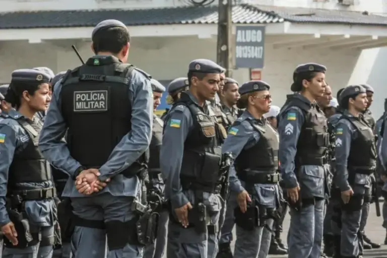 TROPA DE PM EM POSIÇÃO