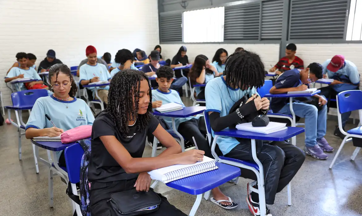 alunos em sala de aula