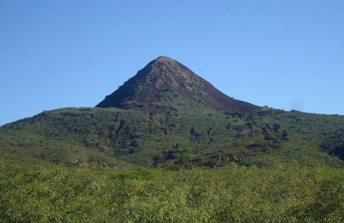 Pico_do_Cabugi_RN_ um dos primeiros vulcoes do nordeste