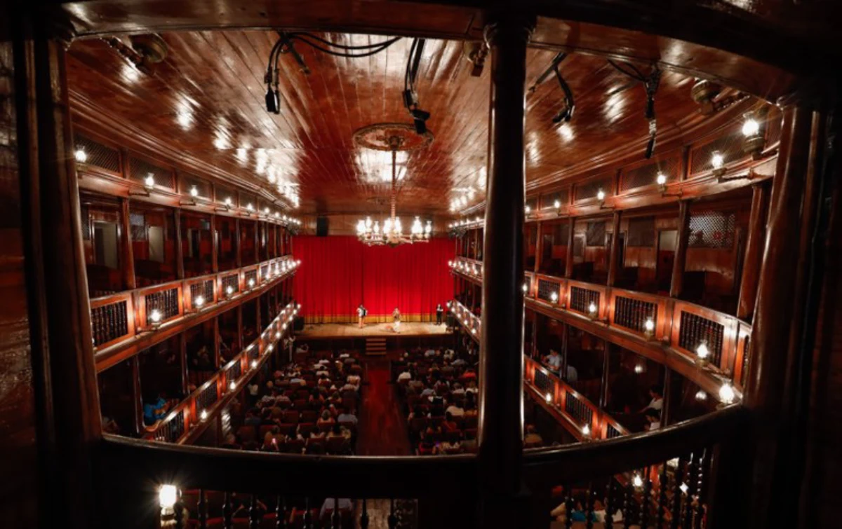 interior do teatro santa roza