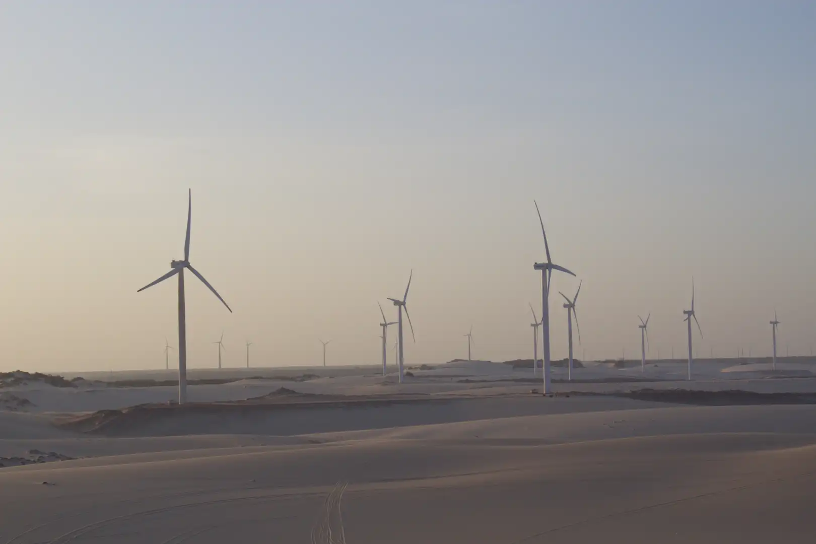 Energia eólica em Canoa Quebrada. Foto_ Eliseu Lins