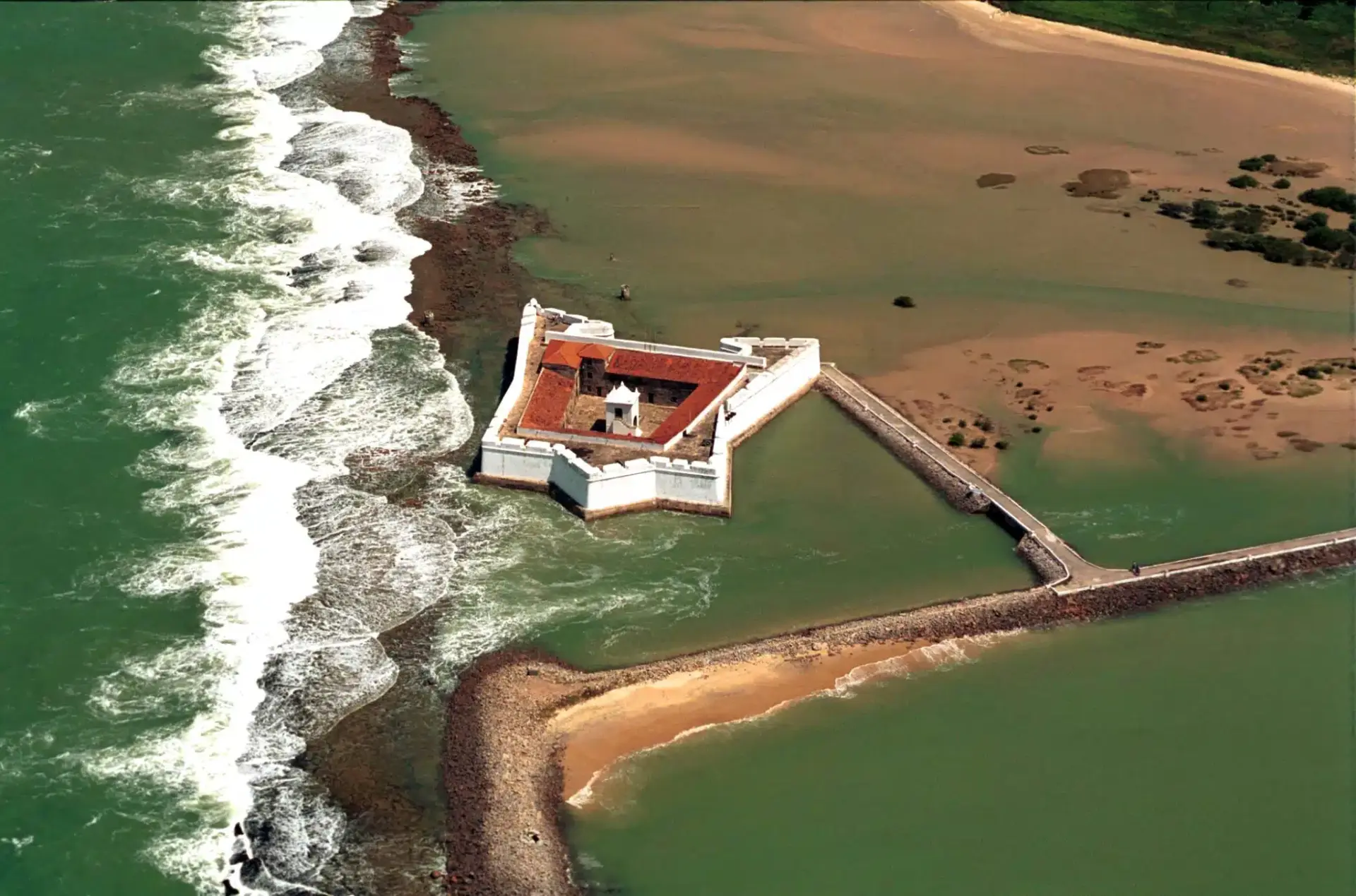 imagem aerea do forte dos reis magos