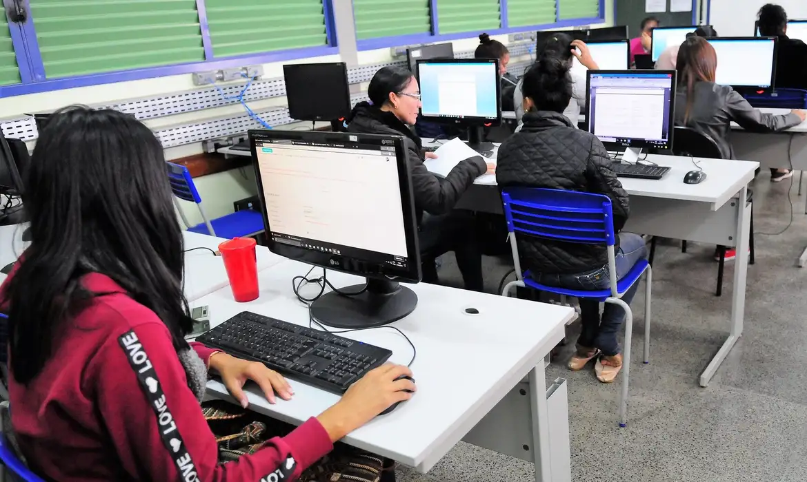 Internet nas escolas. Foto: Agência Brasília