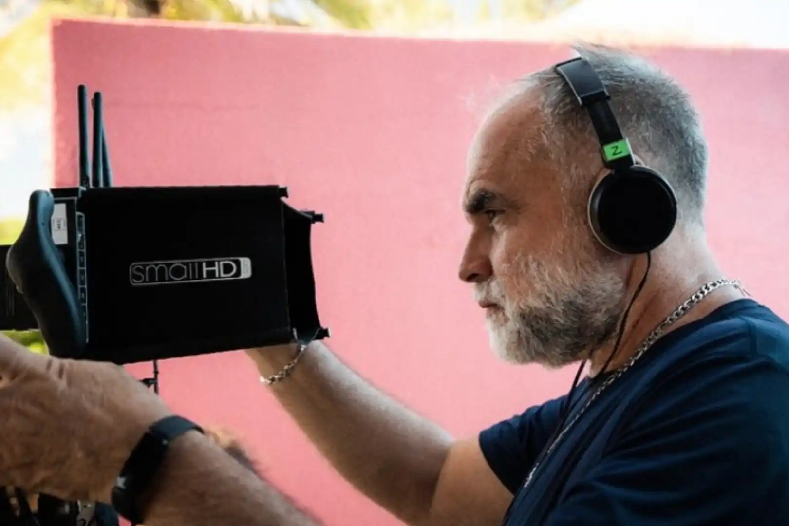 Karim Aïnouz em ação. Foto_ Maria Lobo_Divulgação